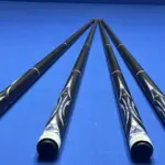 Lơ bida carbon đặt trên bàn billiards