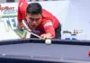 Cơ thủ đang ngắm cú đánh chính xác