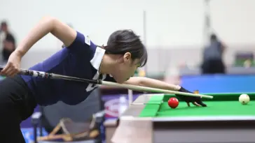 Cơ thủ đang thi đấu tập trung